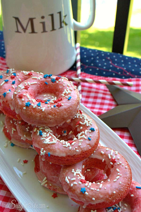 Baked Strawberry Cake Donuts