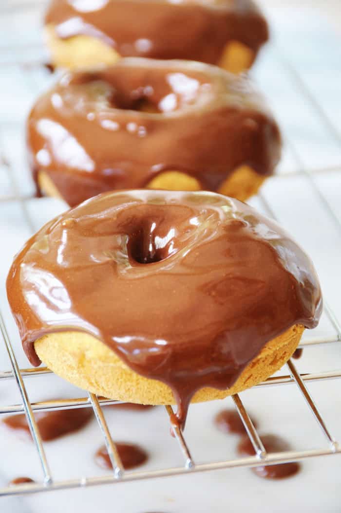 BAKED VEGAN PUMPKIN SPICE DOUGHNUTS WITH CHOCOLATE CINNAMON ICING