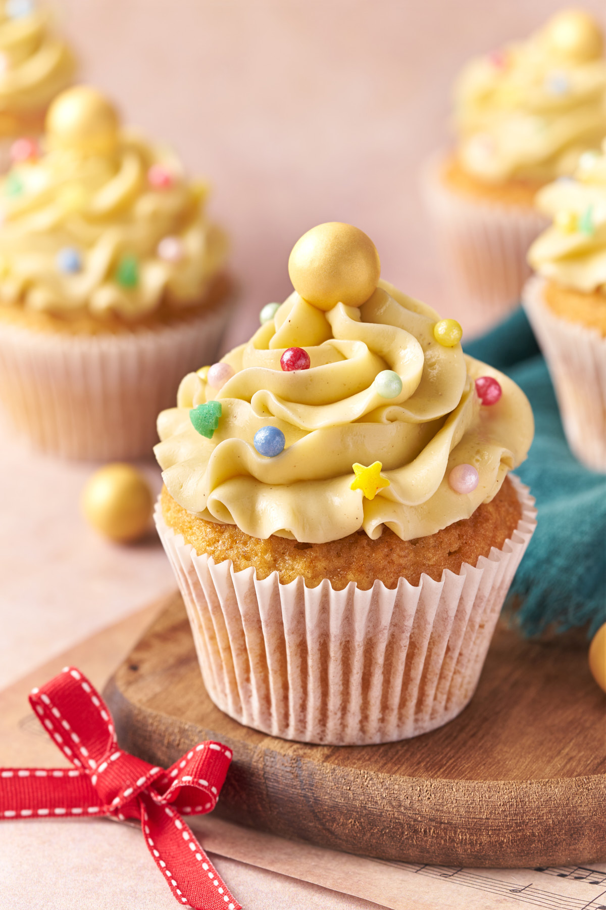 Capture the spirit of Christmas with eggnog-flavored cupcakes! Perfectly spiced and topped with a creamy frosting, these are ideal for a cozy holiday treat.