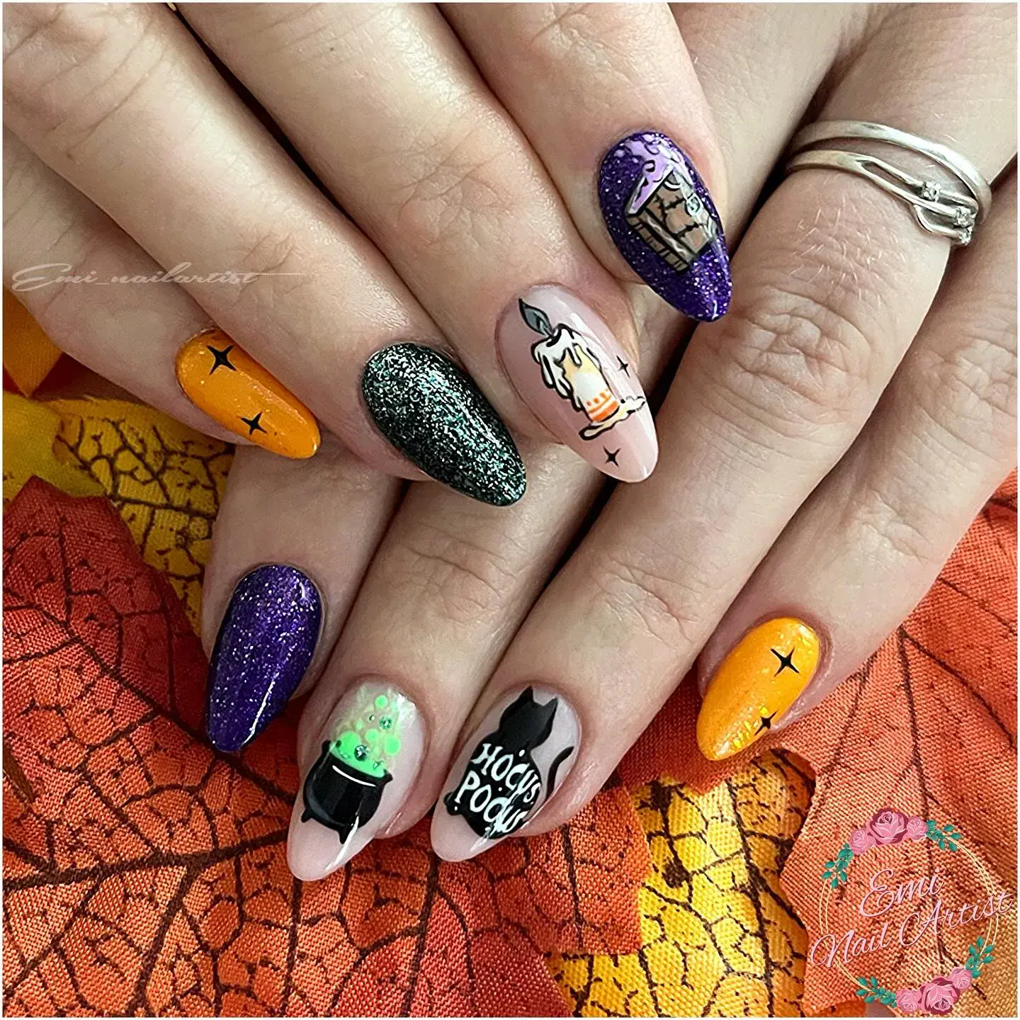 A mix of purple shimmer, orange sparkles, and the famous cauldron — this mani could totally work for a Disney trip in October.