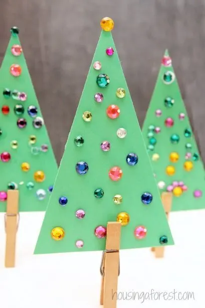 LOVE this! A QUICK and EASY Christmas tree craft that even toddlers can have fun with!