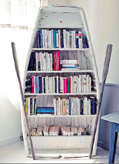 Transform an old rowing boat into a bookcase
