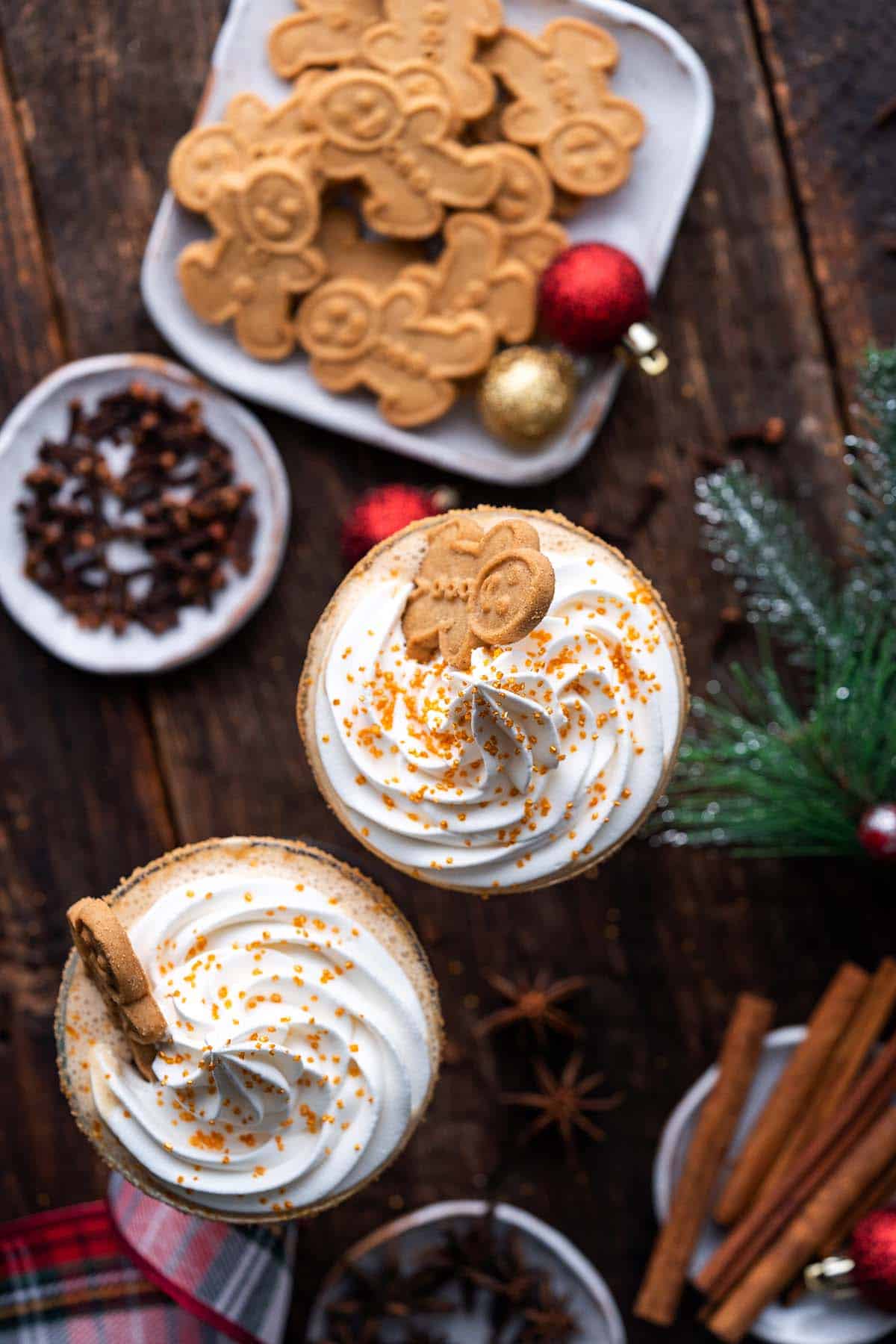 This gingerbread cocktail brings together warm spices and sweetness for a delightful seasonal drink. A cozy choice for a quiet evening in, or a nice welcome drink for guests.