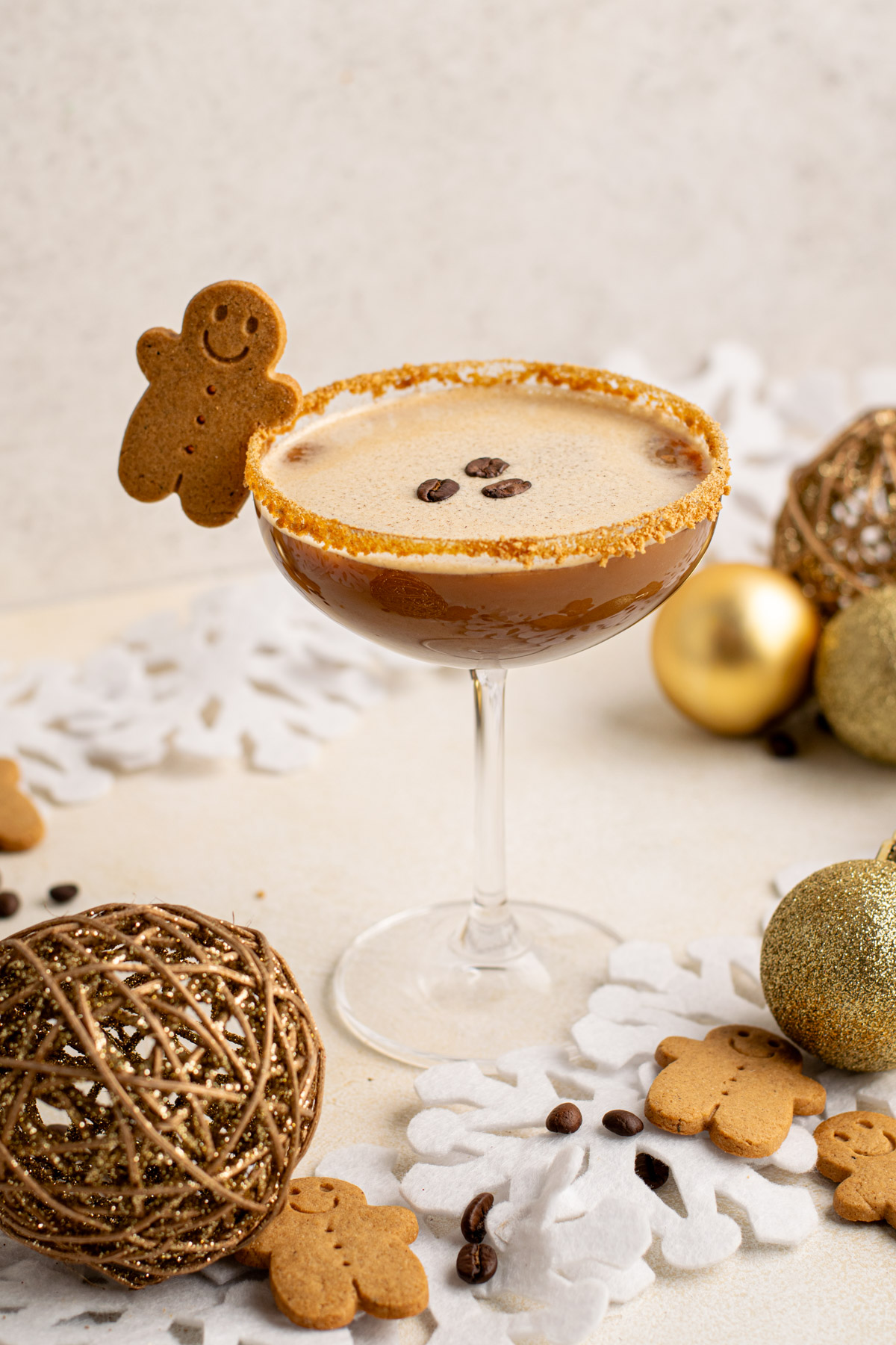 Take your espresso martini to the next level with a hint of gingerbread. This rich and spiced drink is ideal for coffee lovers who also enjoy a holiday twist.