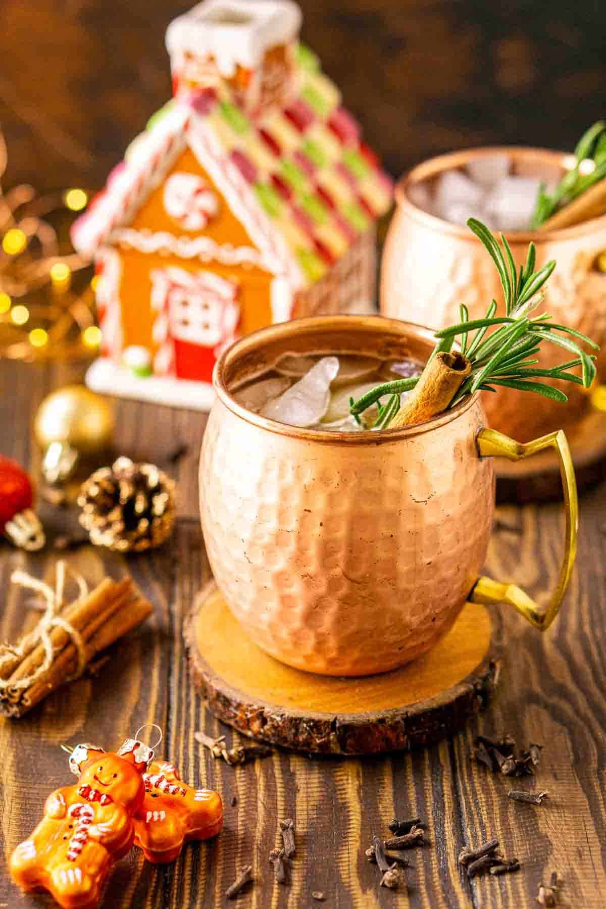 A fun twist on the Moscow mule, this gingerbread mule is loaded with spicy-sweet ginger flavor. Refreshing yet cozy, it’s perfect for anyone who loves the warming taste of gingerbread.