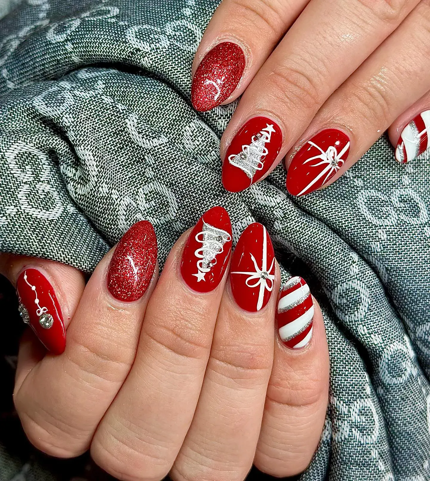 Glitter, stripes, and silver Christmas tree art make this look sparkle! A bold holiday nail idea thatโs festive without losing that classy Christmas nails feel. ๐๐