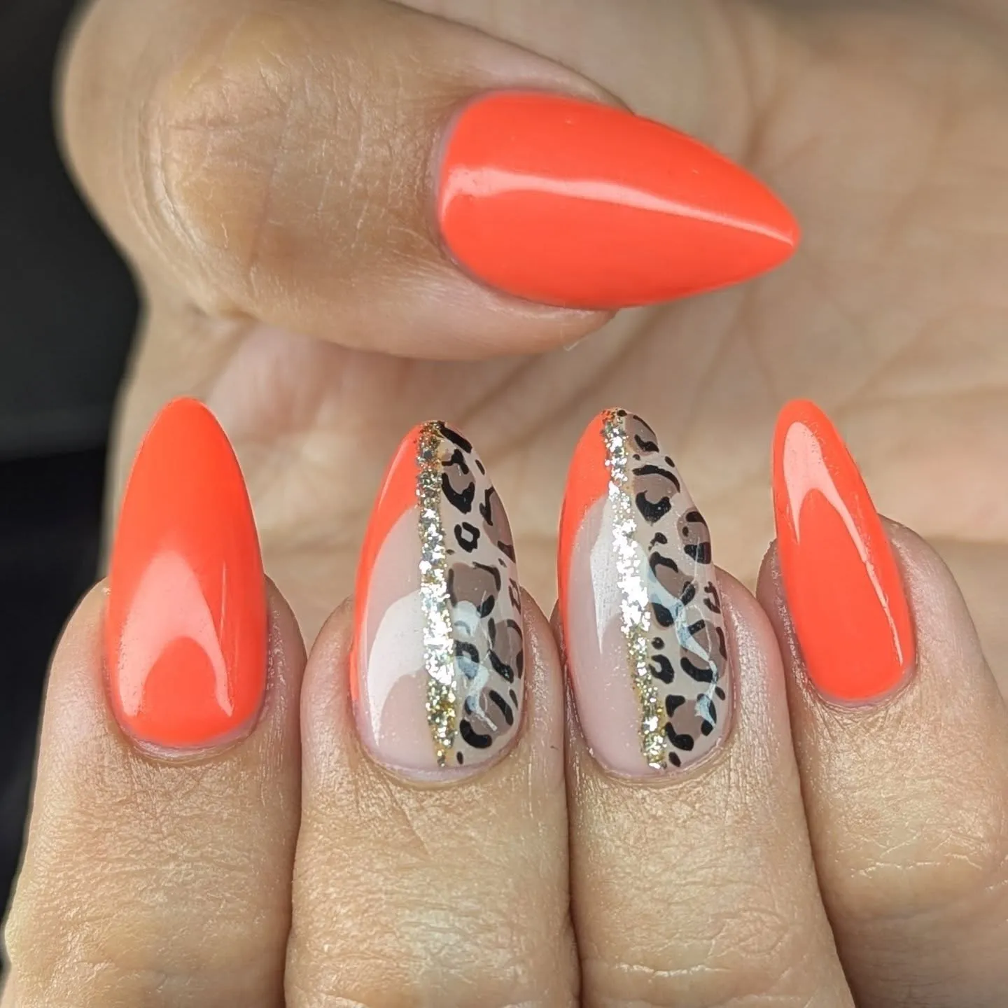@harperannette adds a clever diagonal detail by splitting each nail between neon coral and nude leopard print, edged with a strip of gold glitter. A great idea if you want your mani to pop without going full-print.