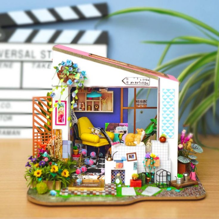 Build Your Own DIY Miniature Dollhouse Kits You Need to See to Believe
