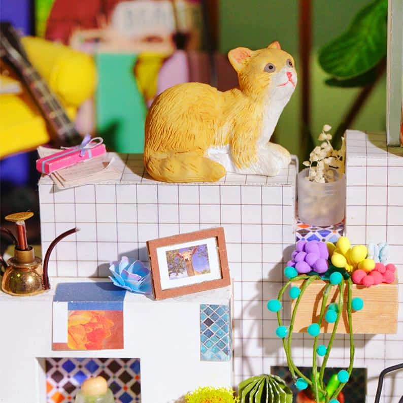 Miniture dollhouse cat