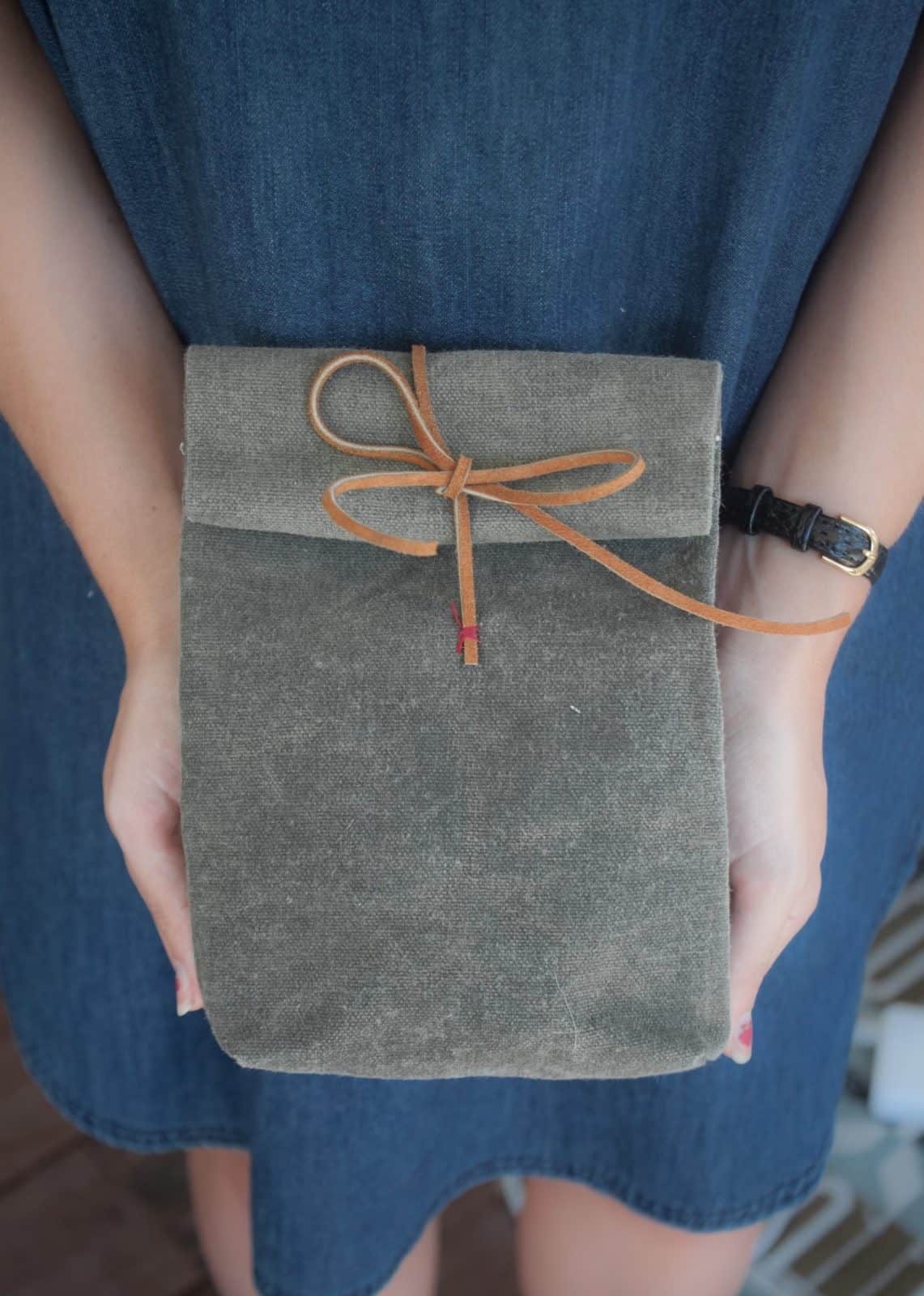 Make yourself a canvas and leather lunch bag