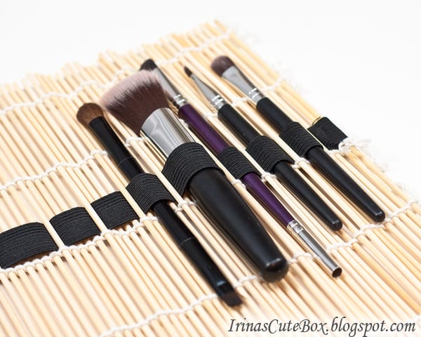 Turn a sushi mat into a makeup brush organiser