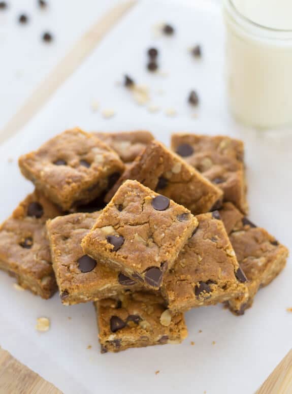 Flourless Peanut Butter Oatmeal Bars with Chocolate Chips