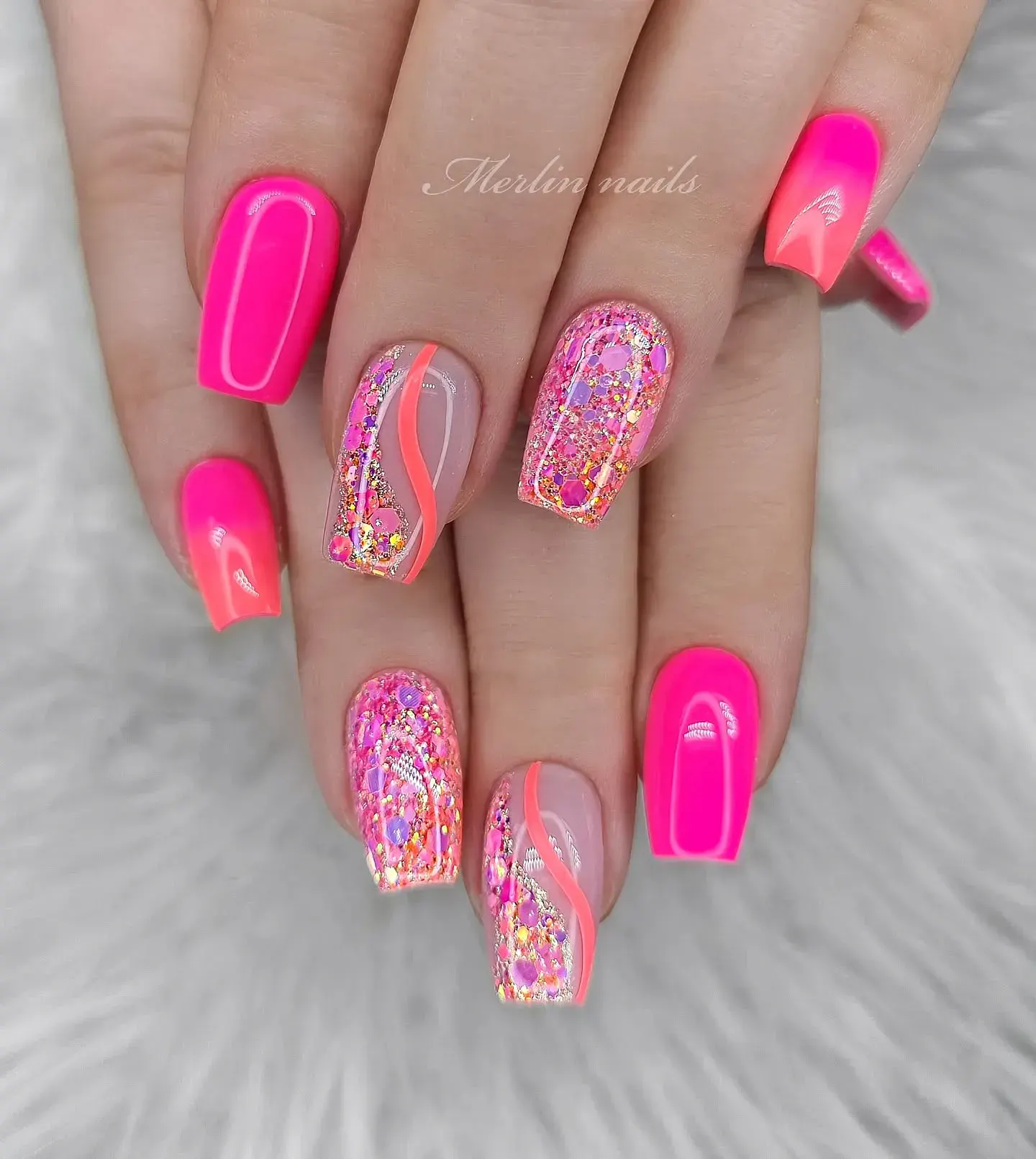 Hot pink, peach swirls, and loads of glitter! This neon set proves that bold and sparkly can totally coexist.