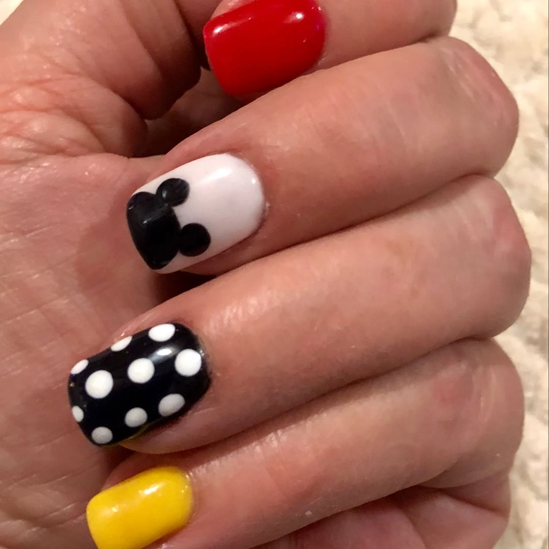 Add a touch of Disney magic to your look with adorable Mickey and Minnie Mouse nail art! 🎀✨ Perfect for your Disney vacation, a magical day at the parks, or simply adding some charm to your everyday style. These designs will make you feel like Disney royalty every day. 👑 Whether dining at Disney-themed restaurants or hanging out with friends, your nails will be as unforgettable as the memories you’ll create! 🌟💅 #DisneyNails #MickeyAndMinnie #NailArtMagic