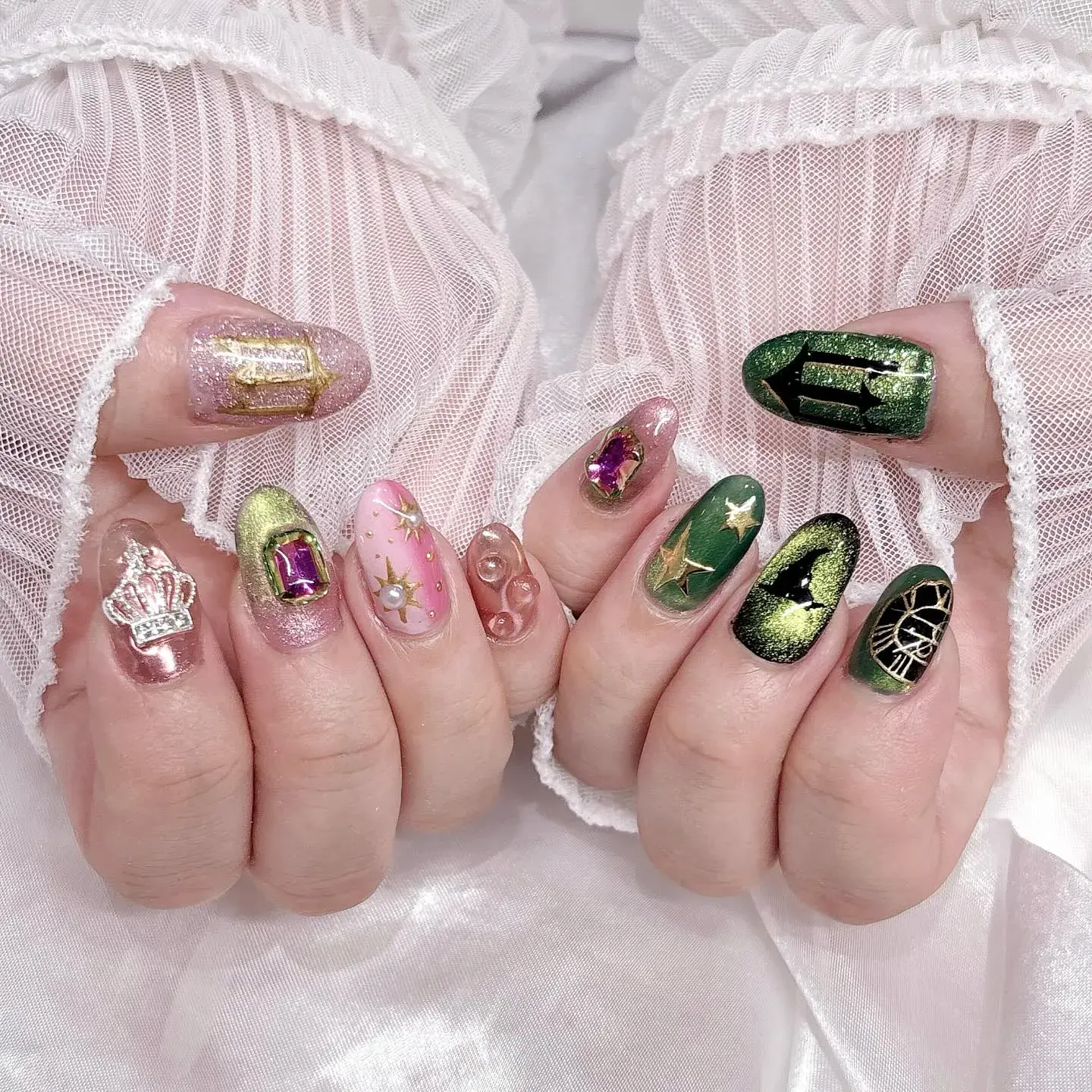These spellbinding nails mix 3D bubbles, gold stars, and gemstone accents — a glamorous nod to the friendship that changed Oz forever.
