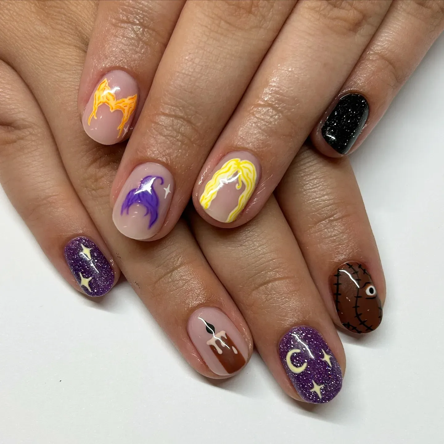 From Binx the cat to the bubbling cauldron and the sisters’ hair — this set has all the best bits of the movie in one mani.