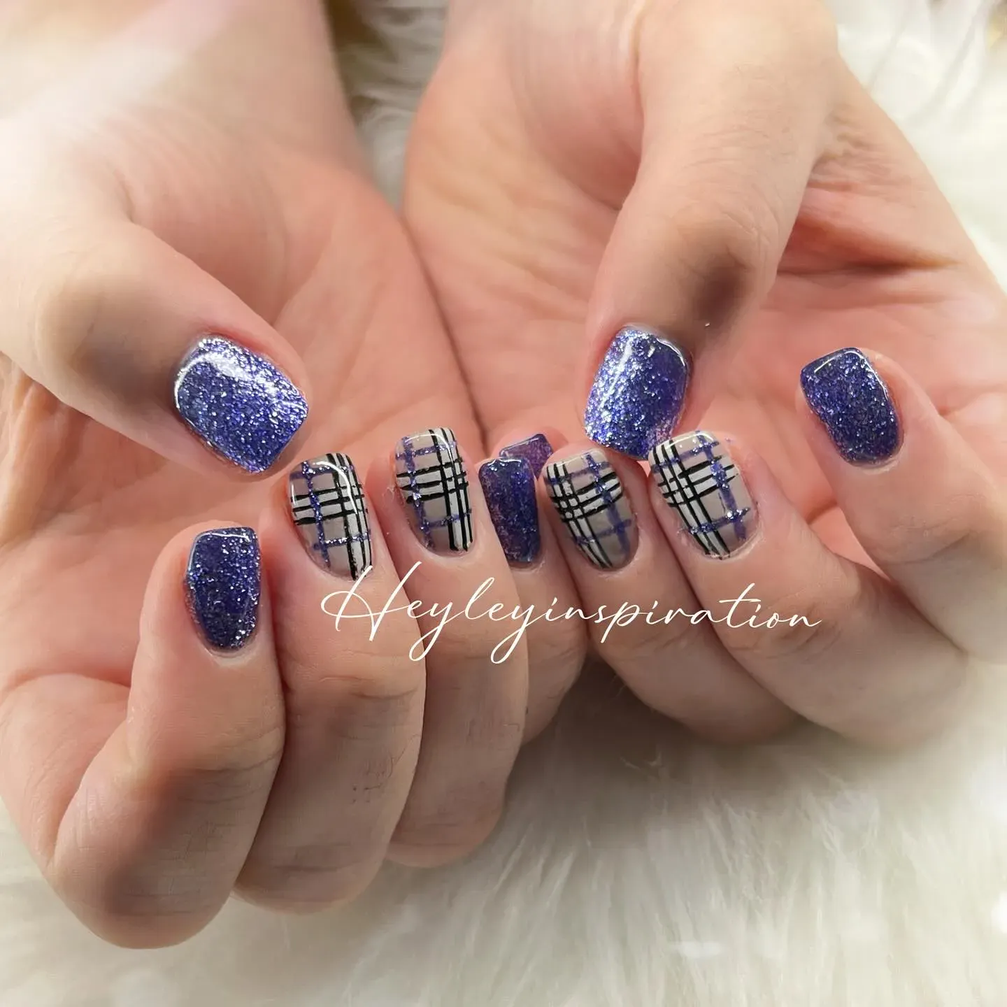 A little sparkle never hurts — this glittery lilac combo adds just the right amount of shine to a timeless pattern.
