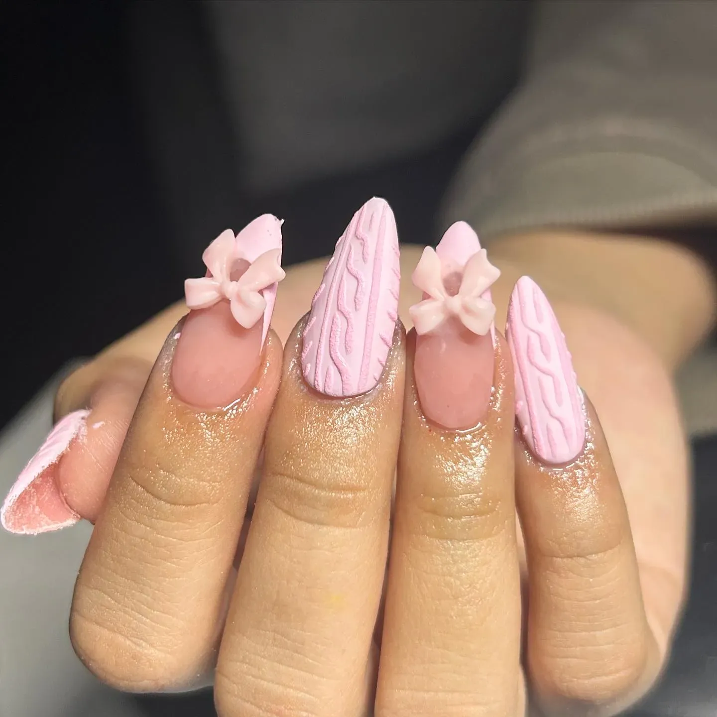 3D bows and knit textures come together on these blush almond nails for a sweet, girly look that screams cozy sweater weather. π©·π