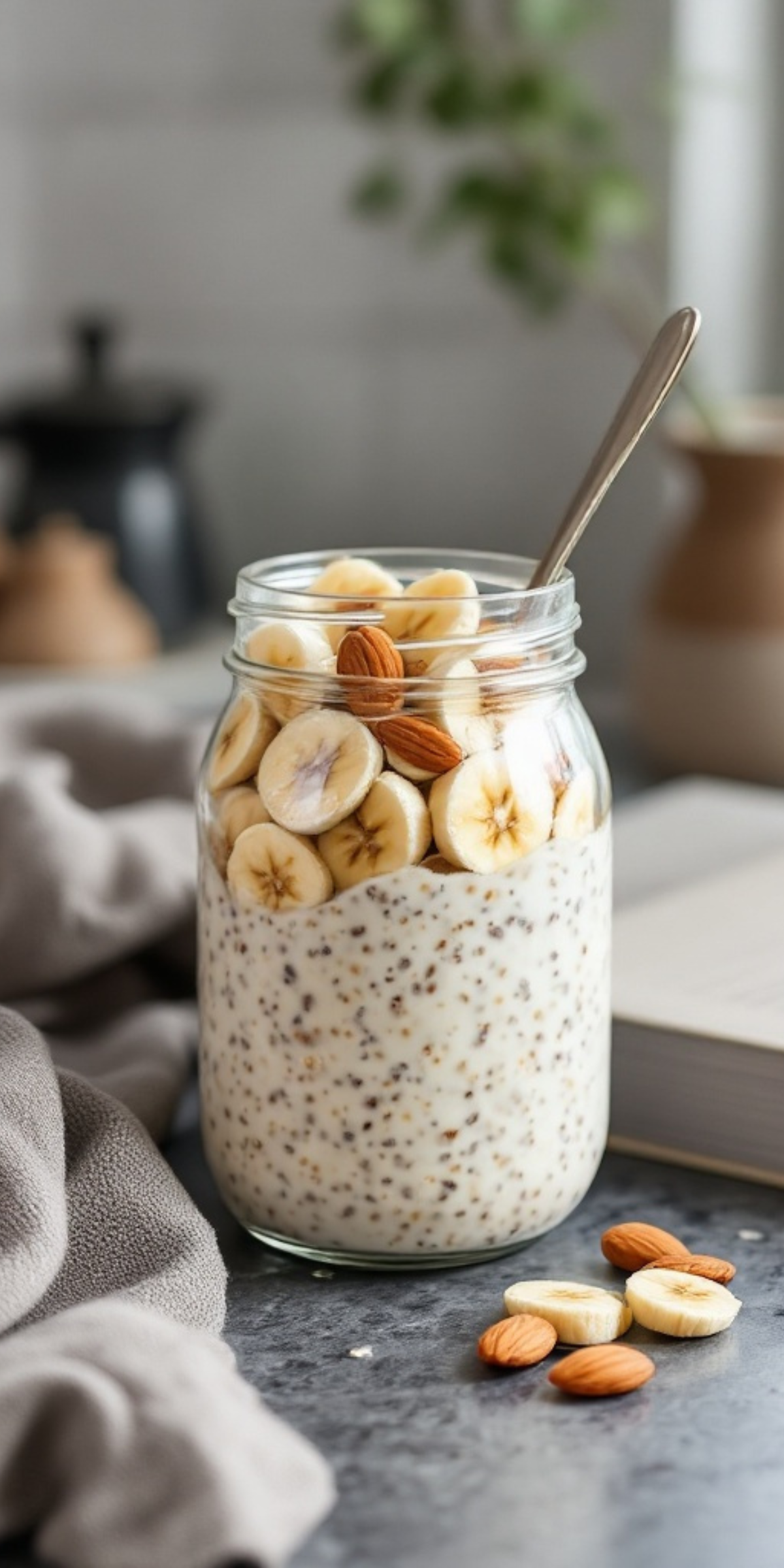 This one’s for the planners! Combine oats, milk, and a touch of honey in a jar, and let the magic happen overnight in the fridge. In the morning, add banana slices and crunchy almonds for a balanced, no-fuss breakfast. These overnight oats are perfect for busy mornings when you need to grab and go.