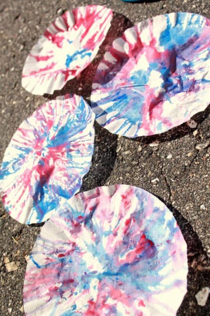 Spin Art Streamers: A 4th of July Craft for Kids