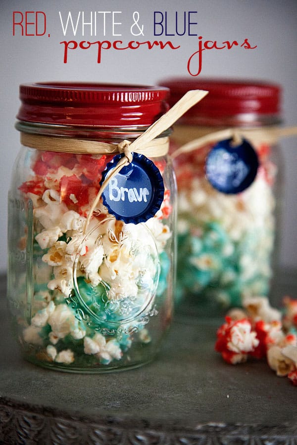 Loving this patriotic mason jar craft! It's perfect for the 4th of July!