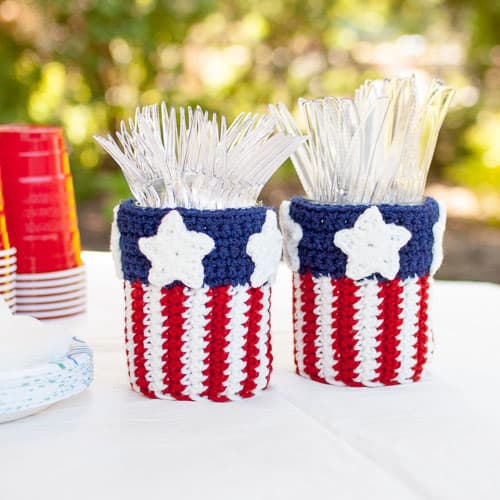 Loving this patriotic mason jar craft! It's perfect for the 4th of July!