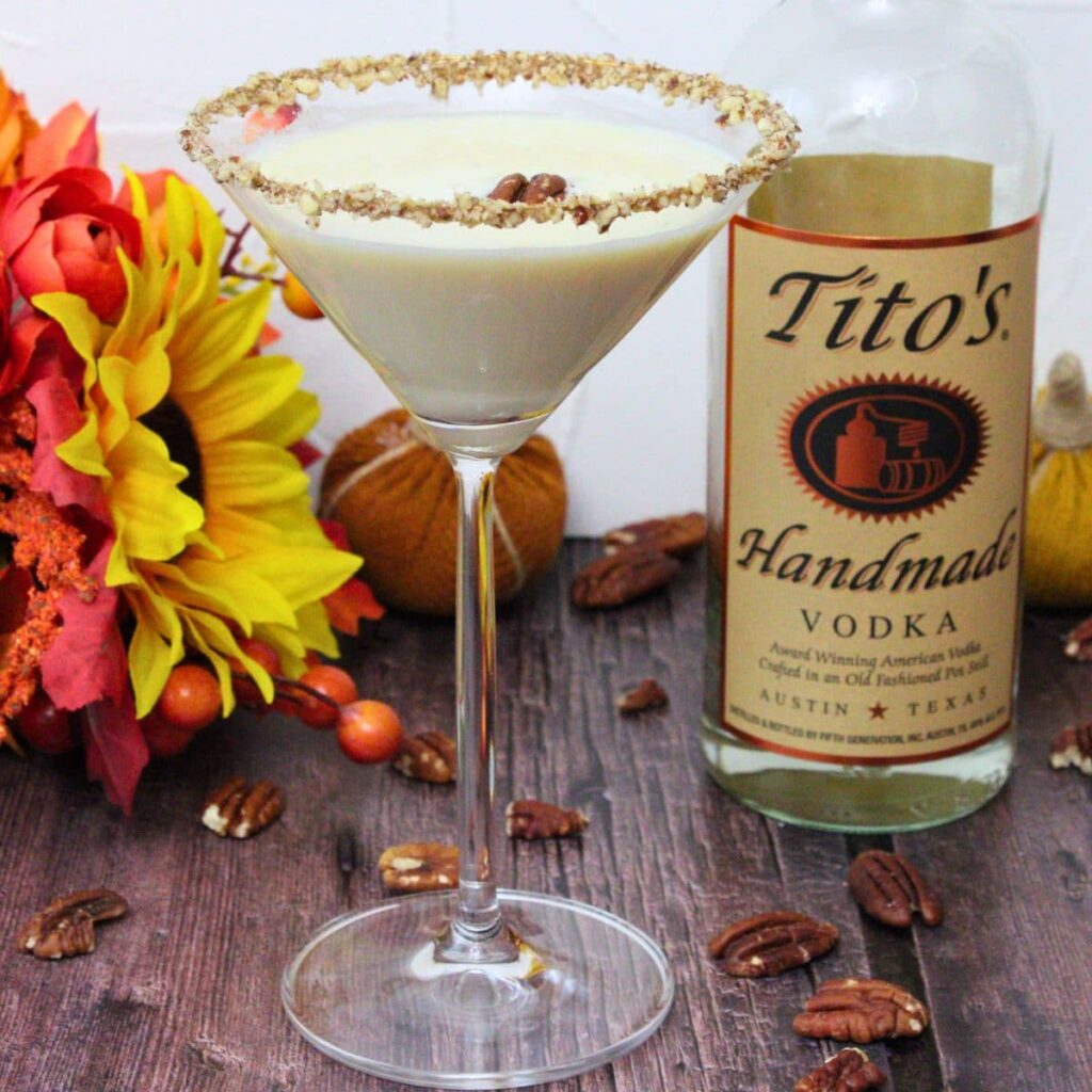 This martini has the sweet, nutty flavor of pecan pie in every sip. It’s an indulgent dessert cocktail with hints of caramel and vanilla.