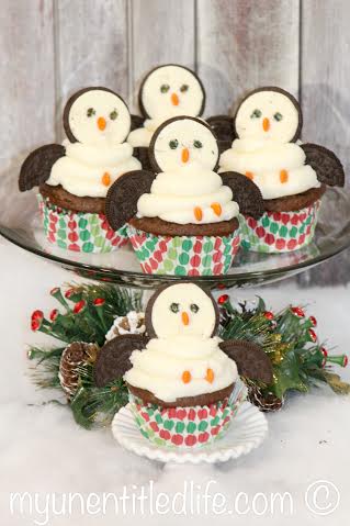 Bring some arctic charm to your holiday spread with these penguin cupcakes! Perfect for a winter wonderland theme, they’re as cute as they are tasty.