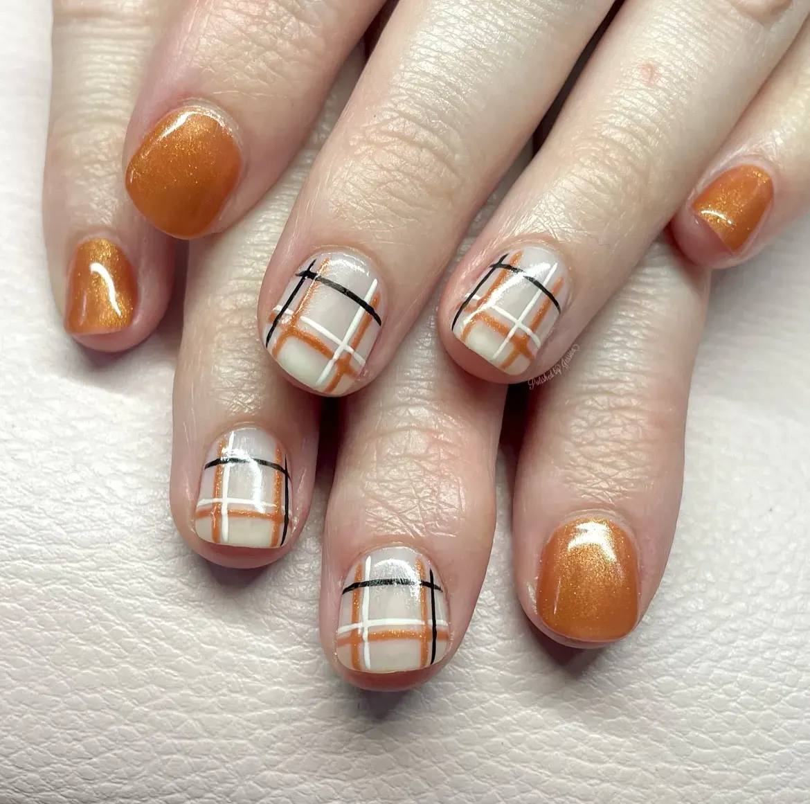 Orange tones and clean white lines make this set the ultimate fall manicure — perfect for pairing with cozy sweaters and warm drinks.