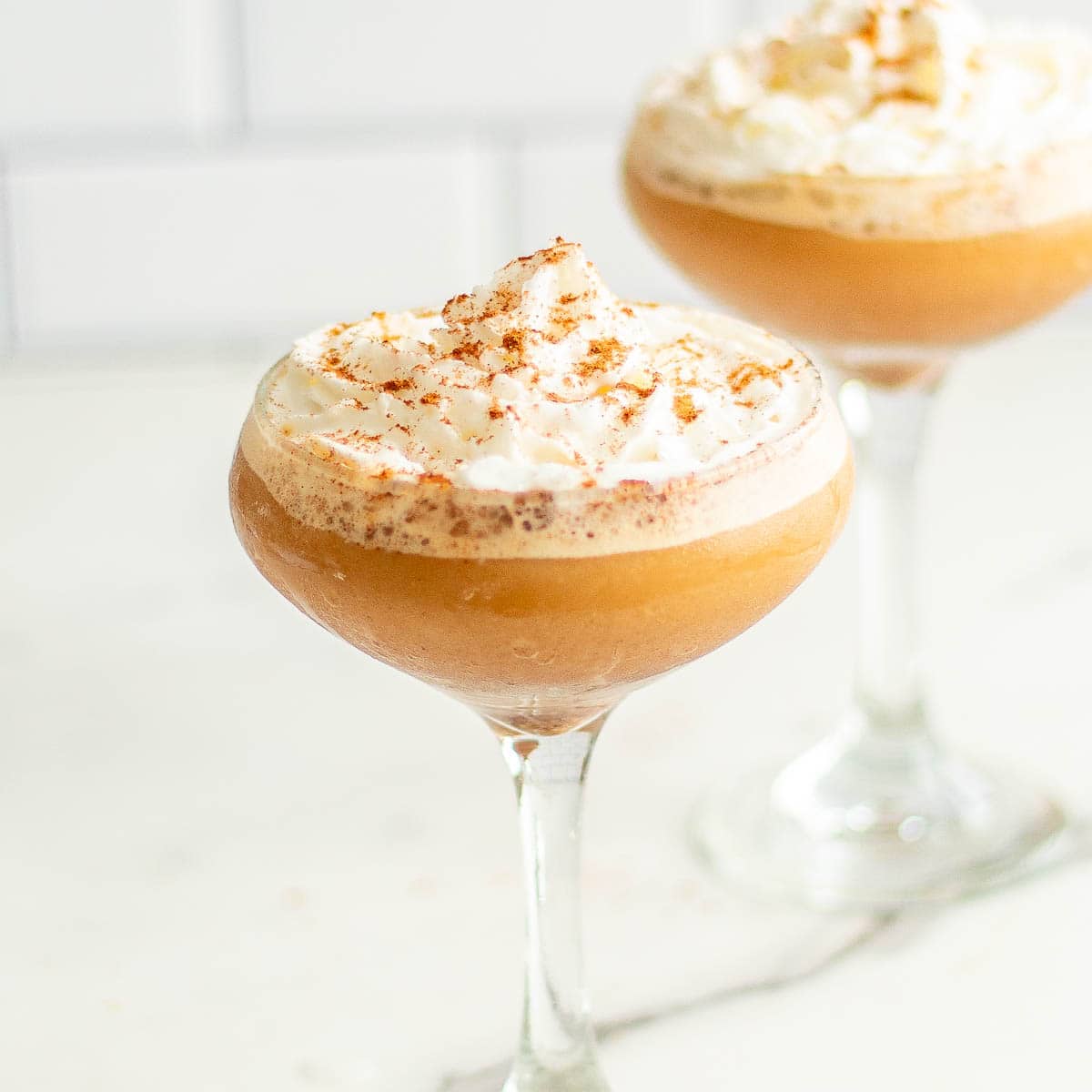 Espresso martinis meet pumpkin spice in this creamy, caffeinated cocktail. It’s a dessert and a drink in one—perfect for the pumpkin spice lovers!