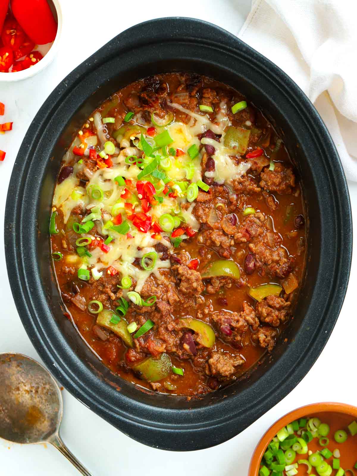 Slow Cooker Chili: Let the crockpot do the work! This hearty chili with ground beef, beans, and warming spices is perfect for game nights or lazy Sundays.