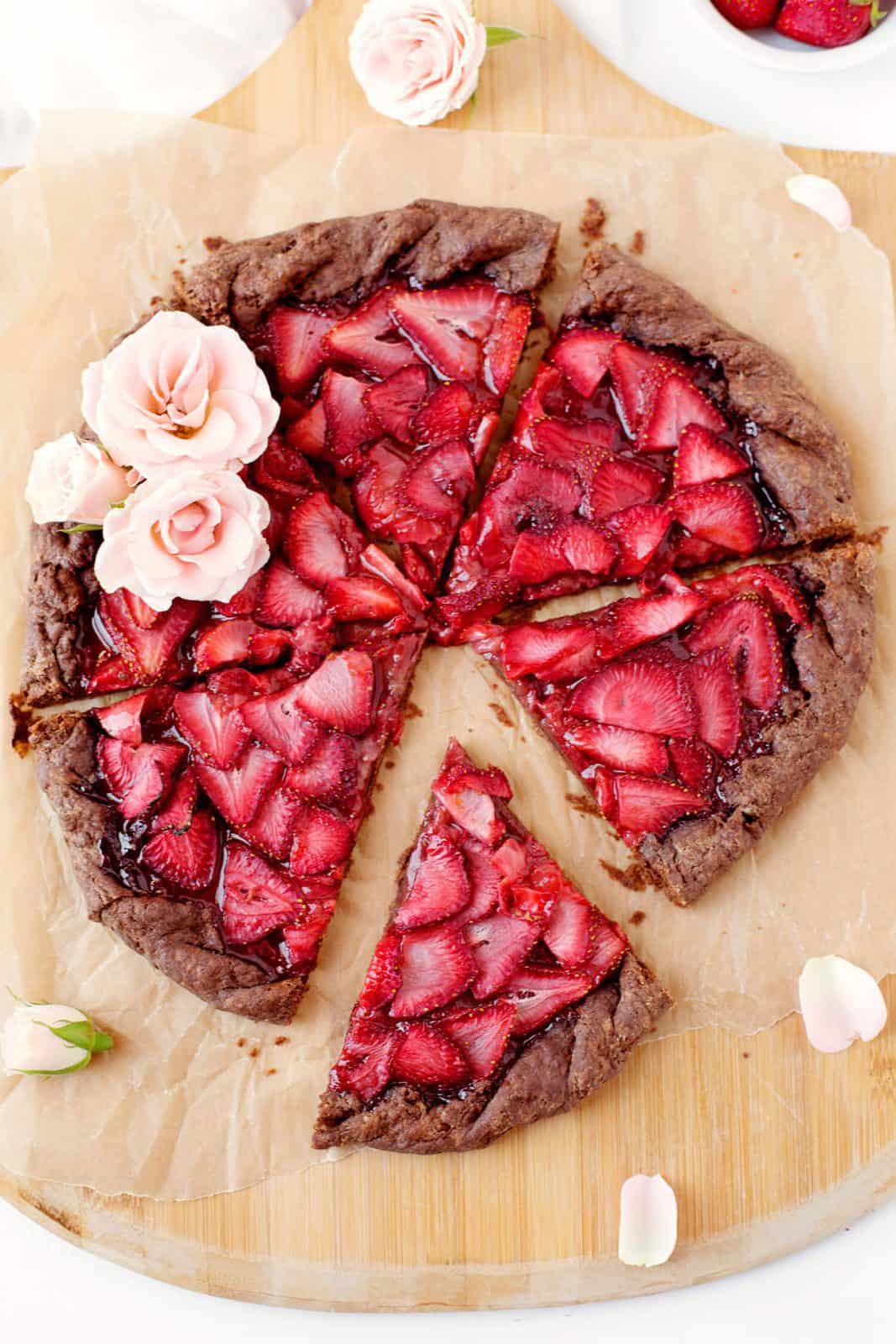 STRAWBERRIES AND CHAMPAGNE GALETTE WITH A CHOCOLATE CRUST