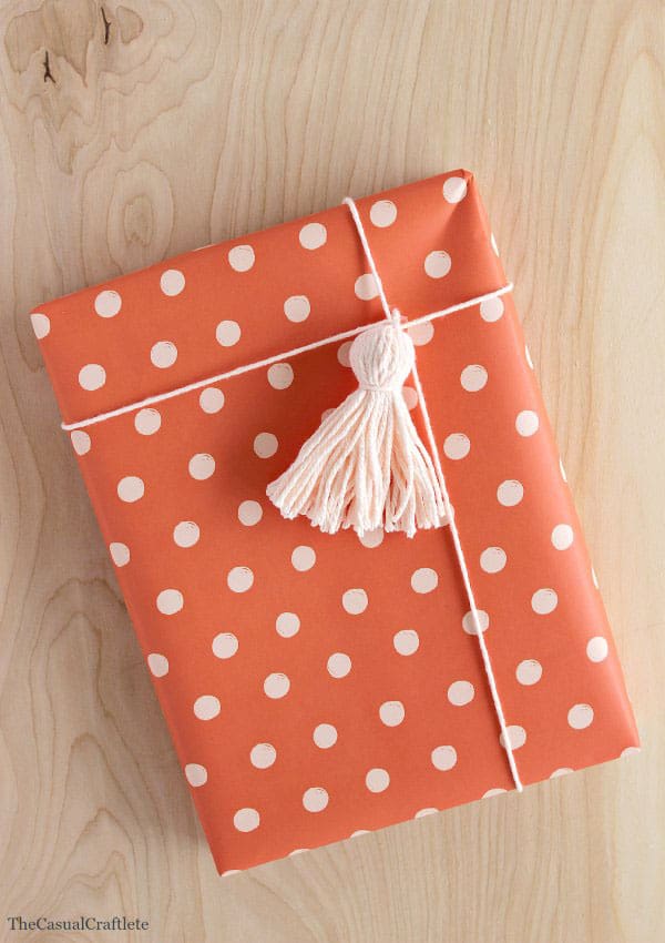 DIY Yarn Gift Wrap Tassel