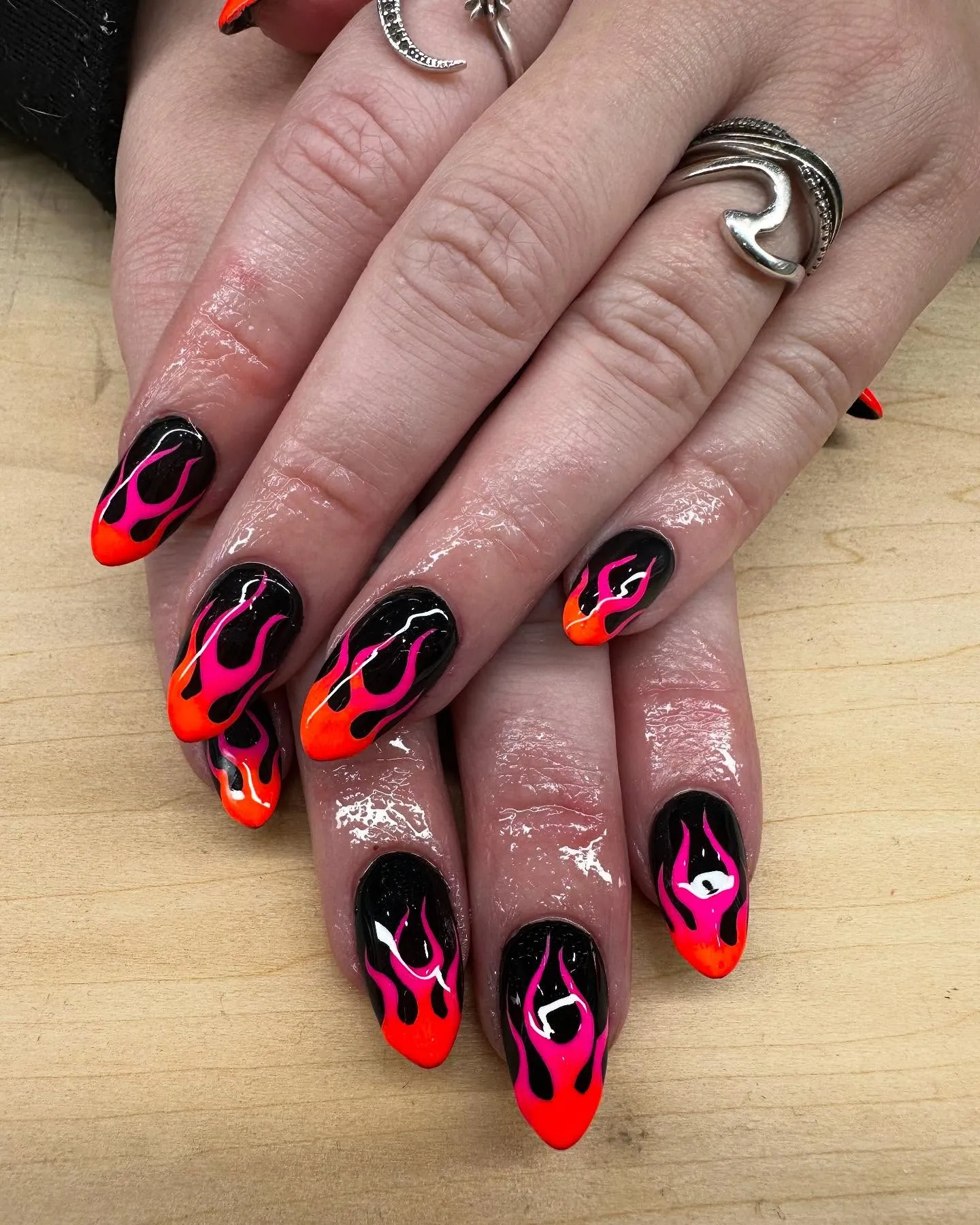 These bold neon flame nails by @thebeautybesidethebeard bring total Y2K energy. The hot pink and orange flames over a glossy black base are pure attitude — think dope nail design meets baddie nail art.