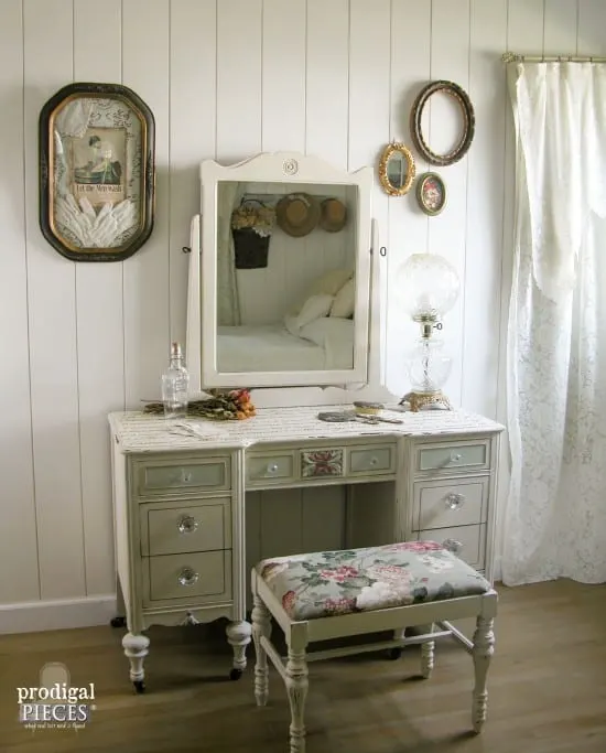 Love this vintage vanity table makeover!