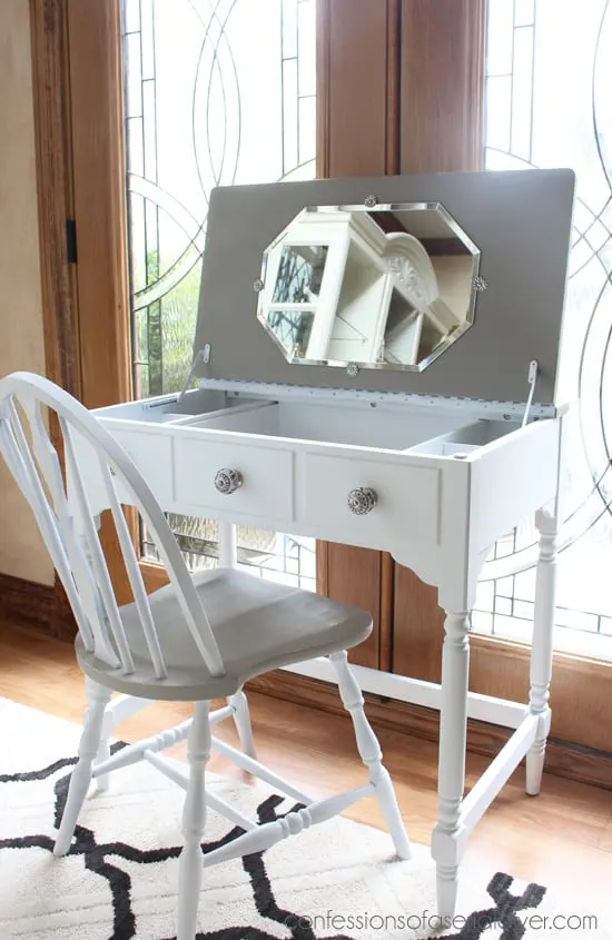 Love this vintage vanity table makeover!