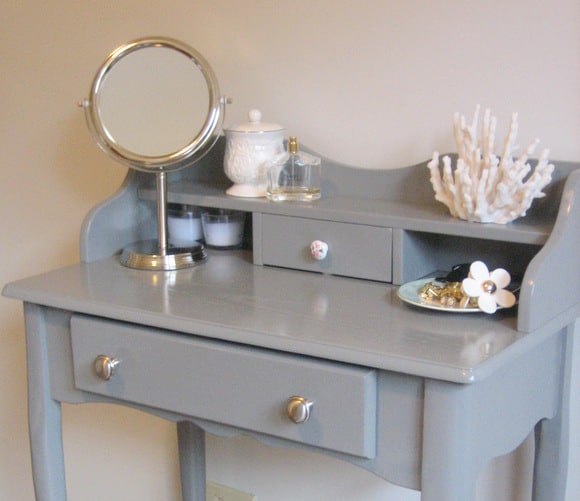 Love this vintage vanity table makeover!