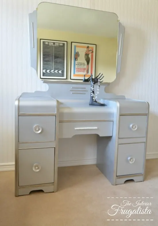 Love this vintage vanity table makeover!