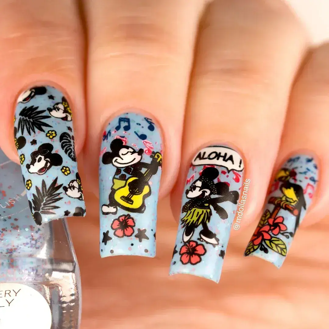 Tropical Disney vibes? Yes please! These nails feature beachy blues, hibiscus flowers, and Mickey and Minnie in full vacation mode.