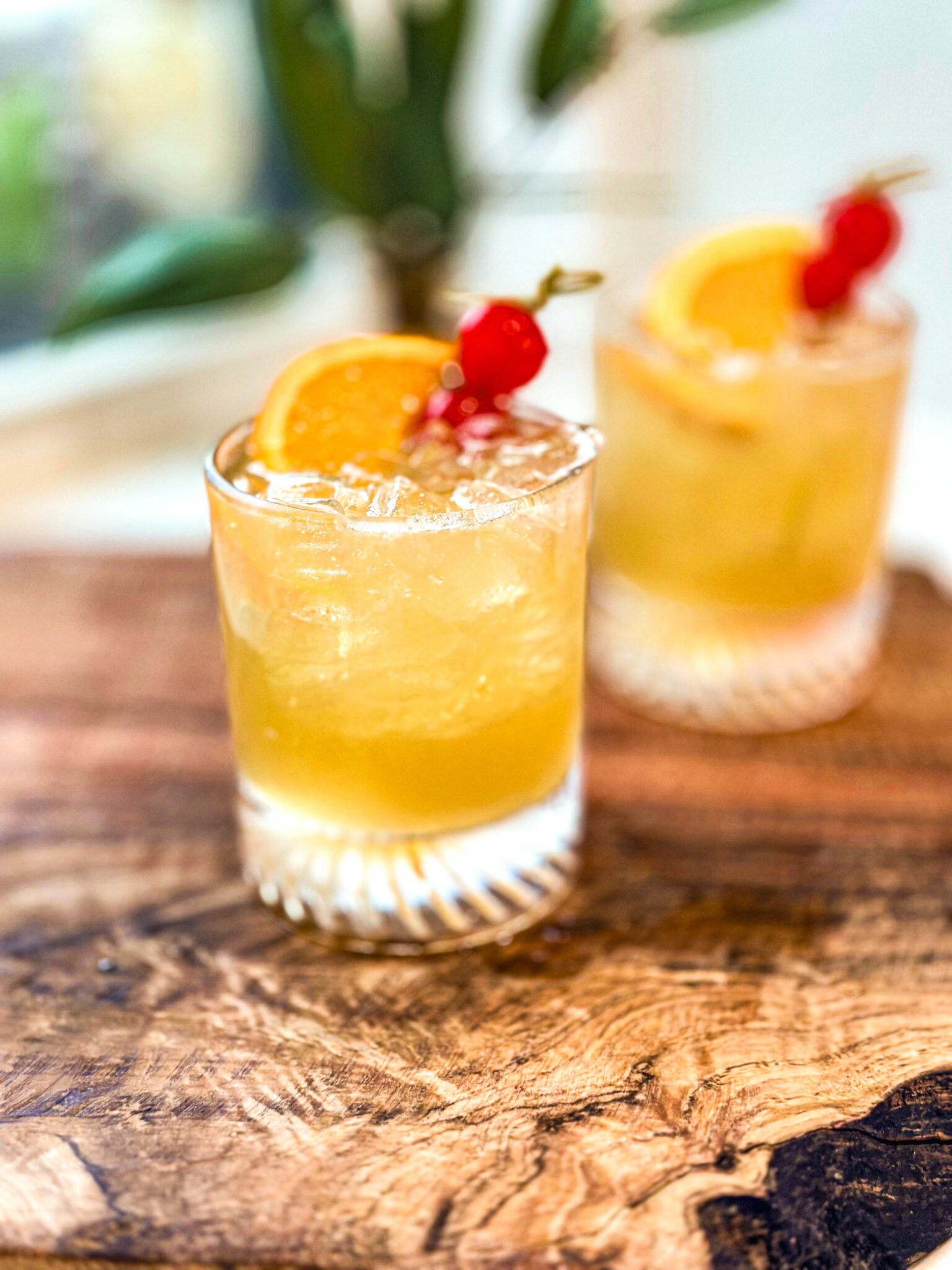 A timeless drink, the Whiskey Sour is a balanced mix of whiskey, lemon juice, and simple syrup. It’s simple yet sophisticated, ideal for the whiskey lovers around your Thanksgiving table.